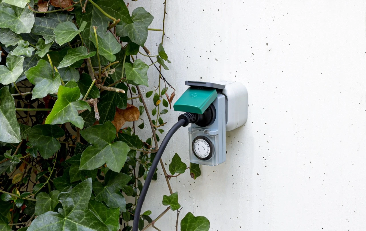 Zeitschaltuhr außen IP44 mechanisch Standard 48 Schaltzeiten grau-grün