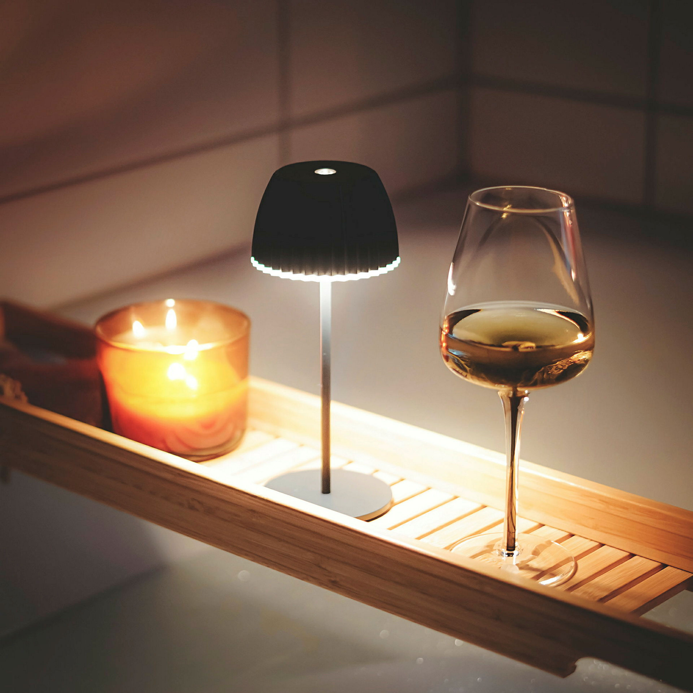 Brilo unplugged RIFFLE Akku Mini Tischleuchte mit Lichtkante - Kupfer
