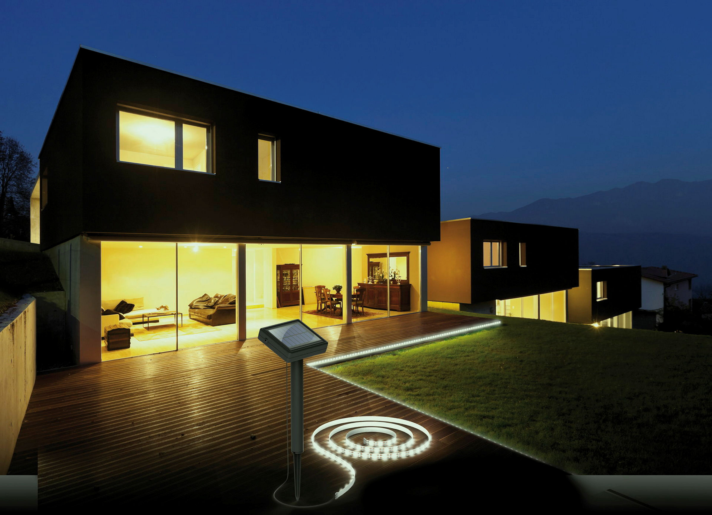 MT LED SOLARSTRIPE 3m RGB Farb IP44 3000K incl. Erdspieß