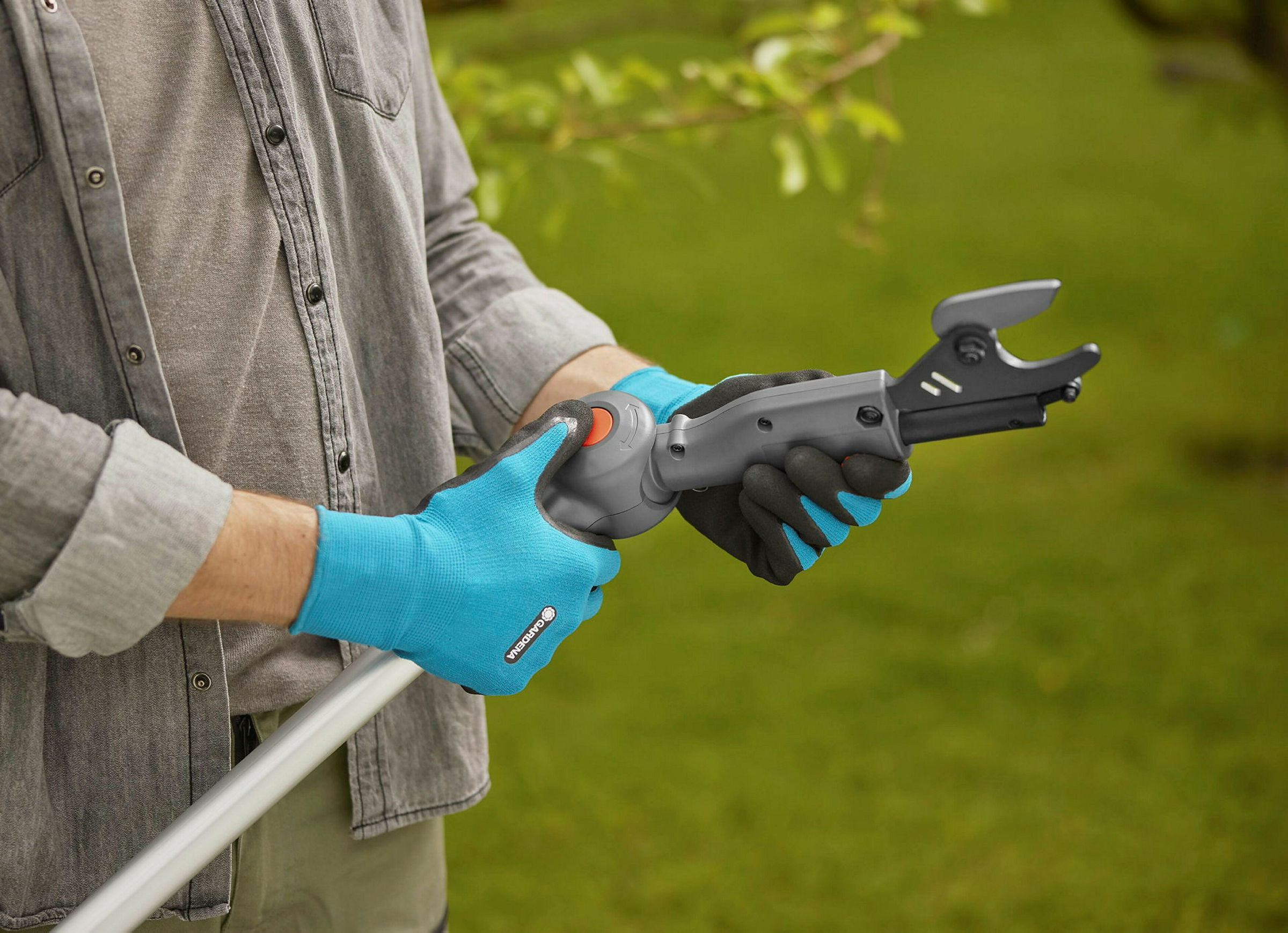 GARDENA Akku-Teleskop-Baumschere HighCut 360/18V P4A Ready-To-Use Set