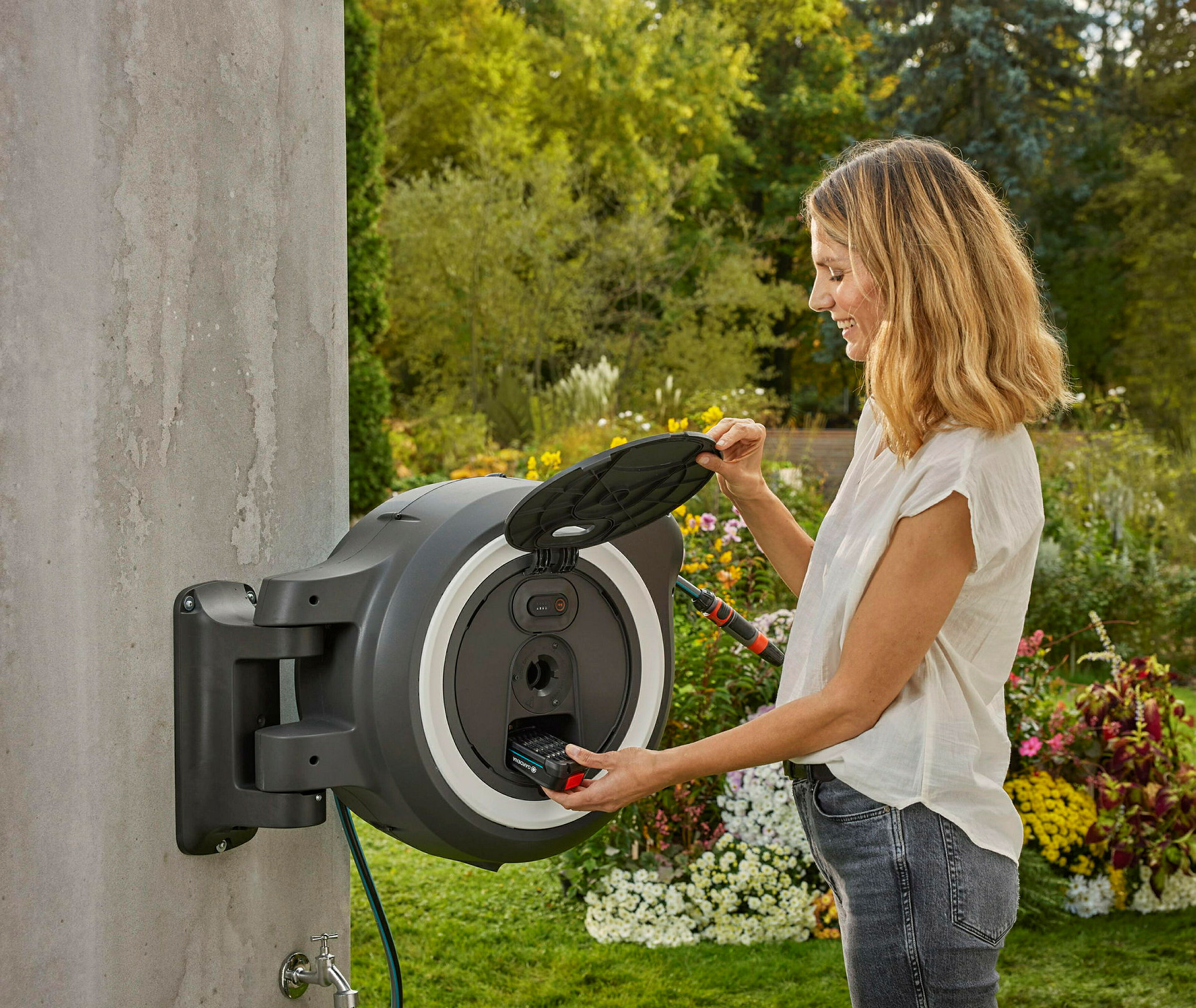 GARDENA Akku-Wand-Schlauchbox PowerRoll XXL solo, mit 40 m Schlauch, akkube