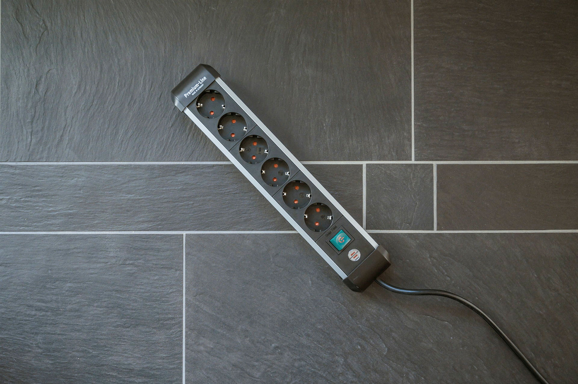 Premium-Alu-Line Steckdosenleiste mit Schalter 6-fach 3m H05VV-F 3G1,5
