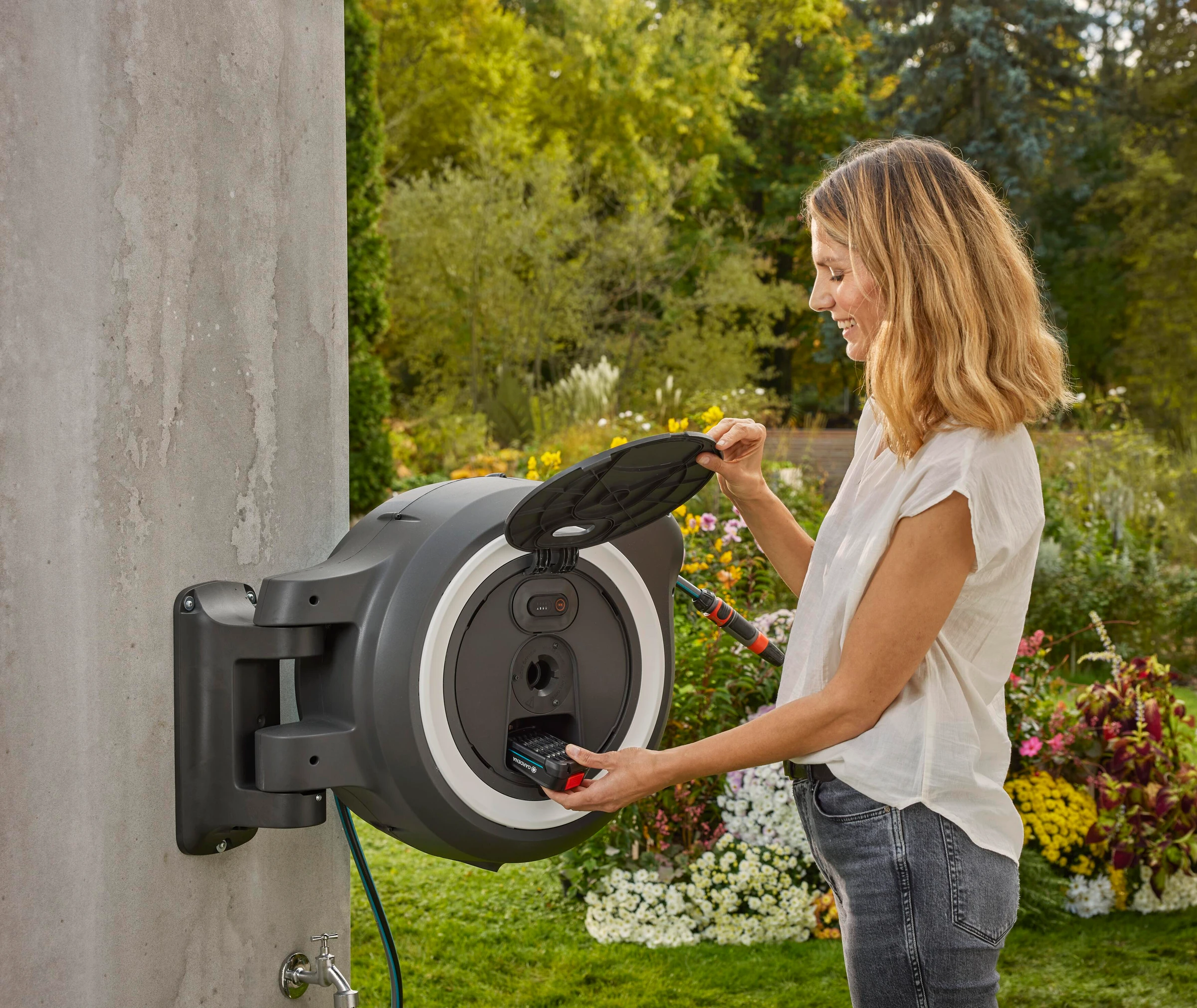 GARDENA Akku-Wand-Schlauchbox PowerRoll XXL solo, mit 40 m Schlauch, akkube