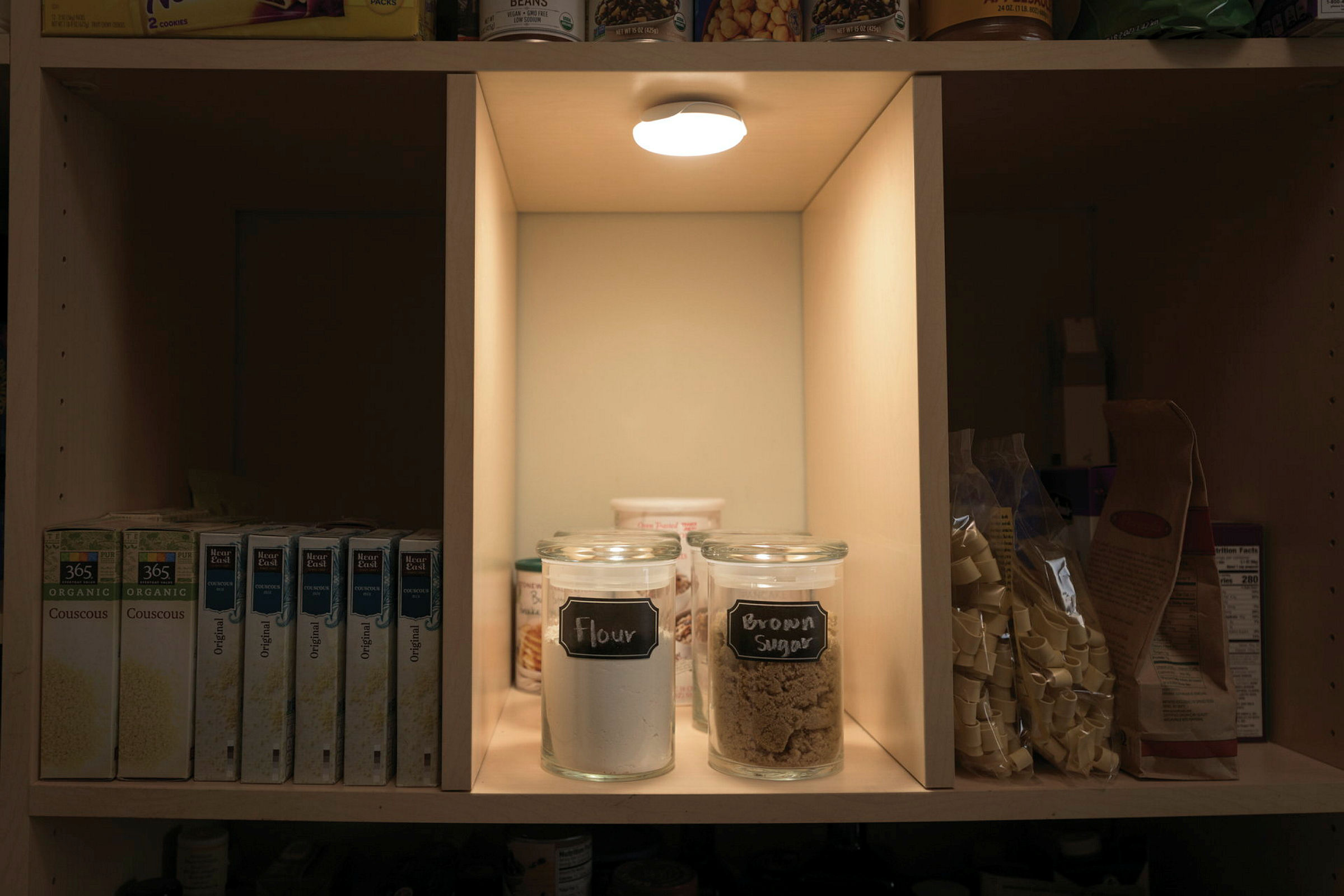 Flexibles Licht. Mit dem LED PUCK LIGHT MB800 Sensor benötigen Sie keinen S
