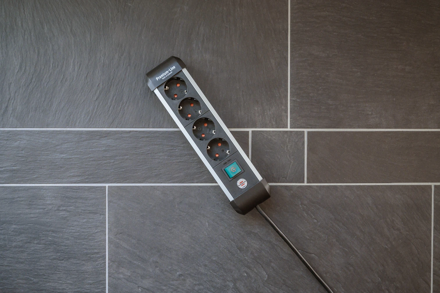 Premium-Alu-Line Steckdosenleiste mit Schalter 4-fach 18m H05VV-F 3G15