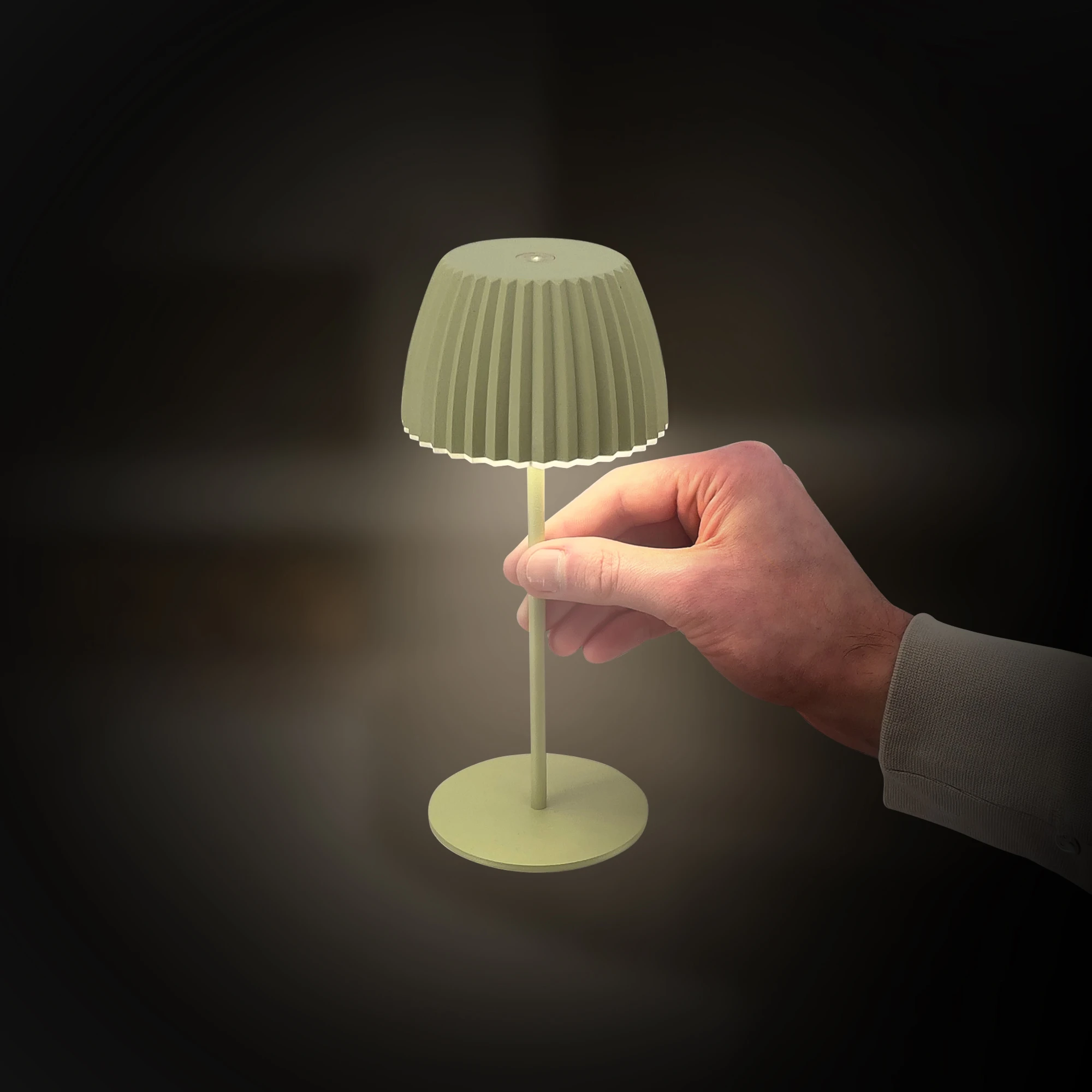Brilo unplugged RIFFLE Akku Mini Tischleuchte mit Lichtkante - Pastellgrün