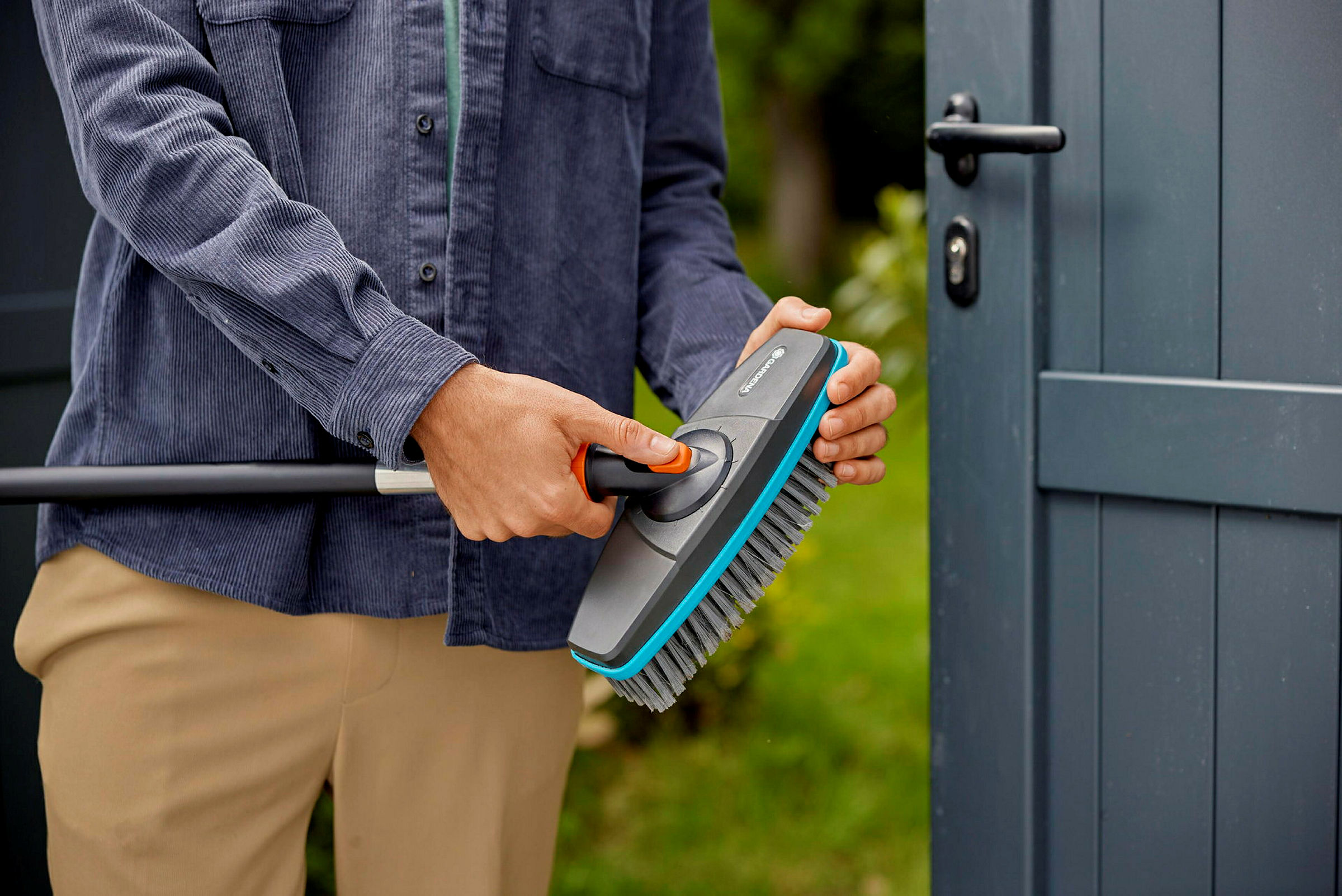 GARDENA Cleansystem Stielbürste soft, Bürste für größere, empfindliche Fläc