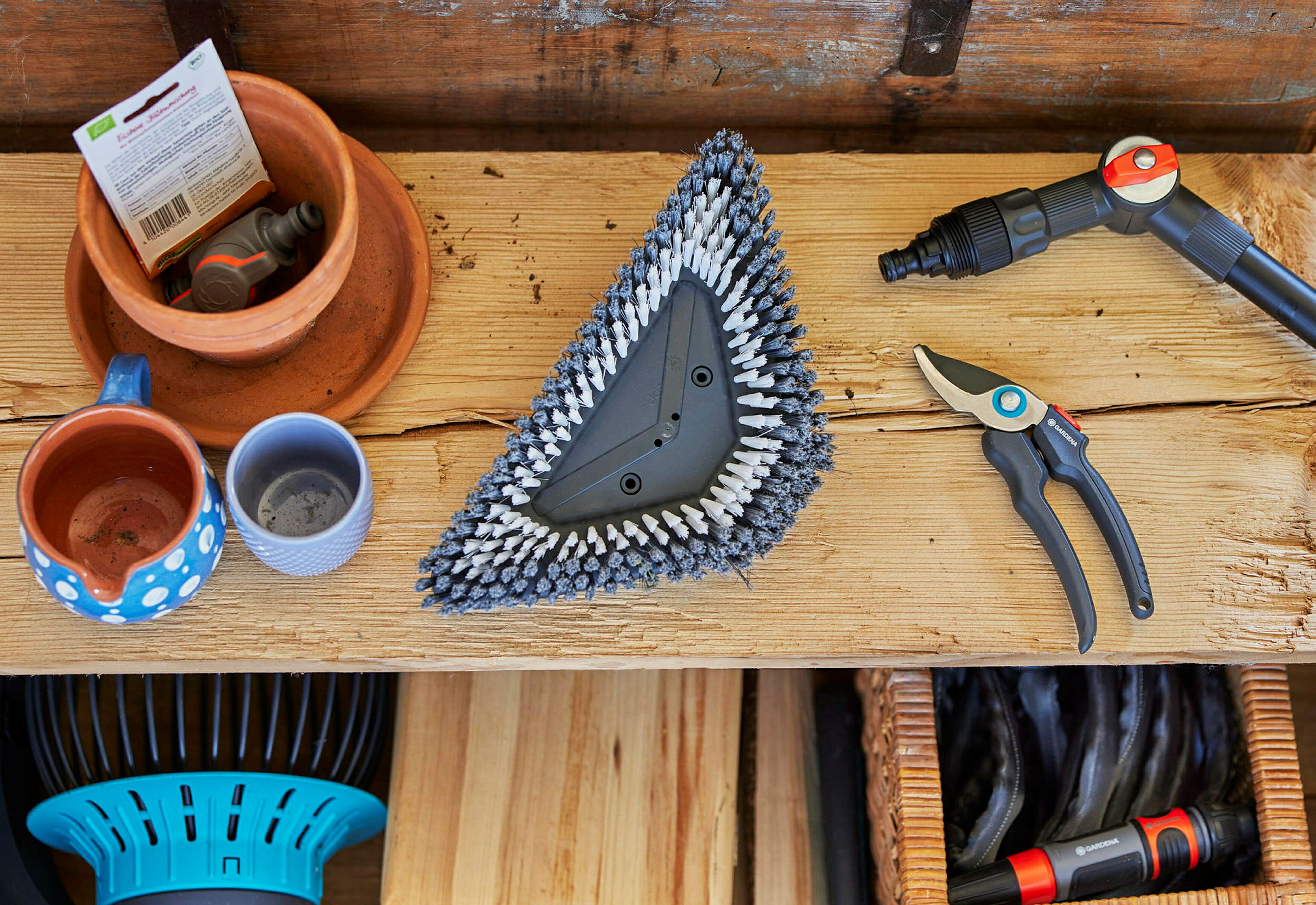 GARDENA Cleansystem Stielbürste hard flex, Bürste für größere, robuste Fläc
