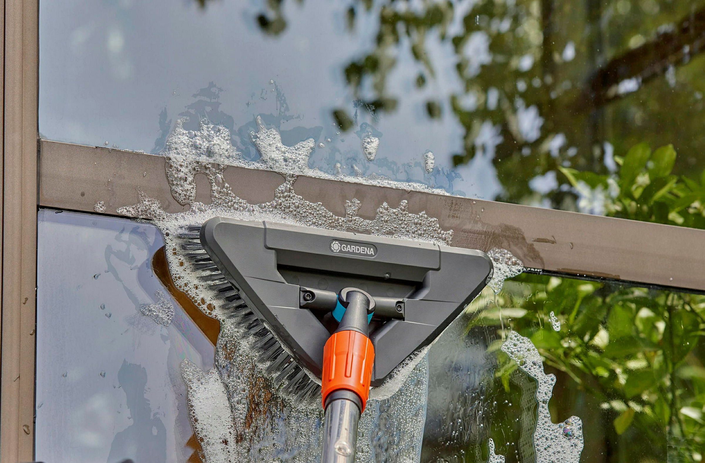 GARDENA Cleansystem Stielbürste soft flex, Bürste für größere, empfindliche