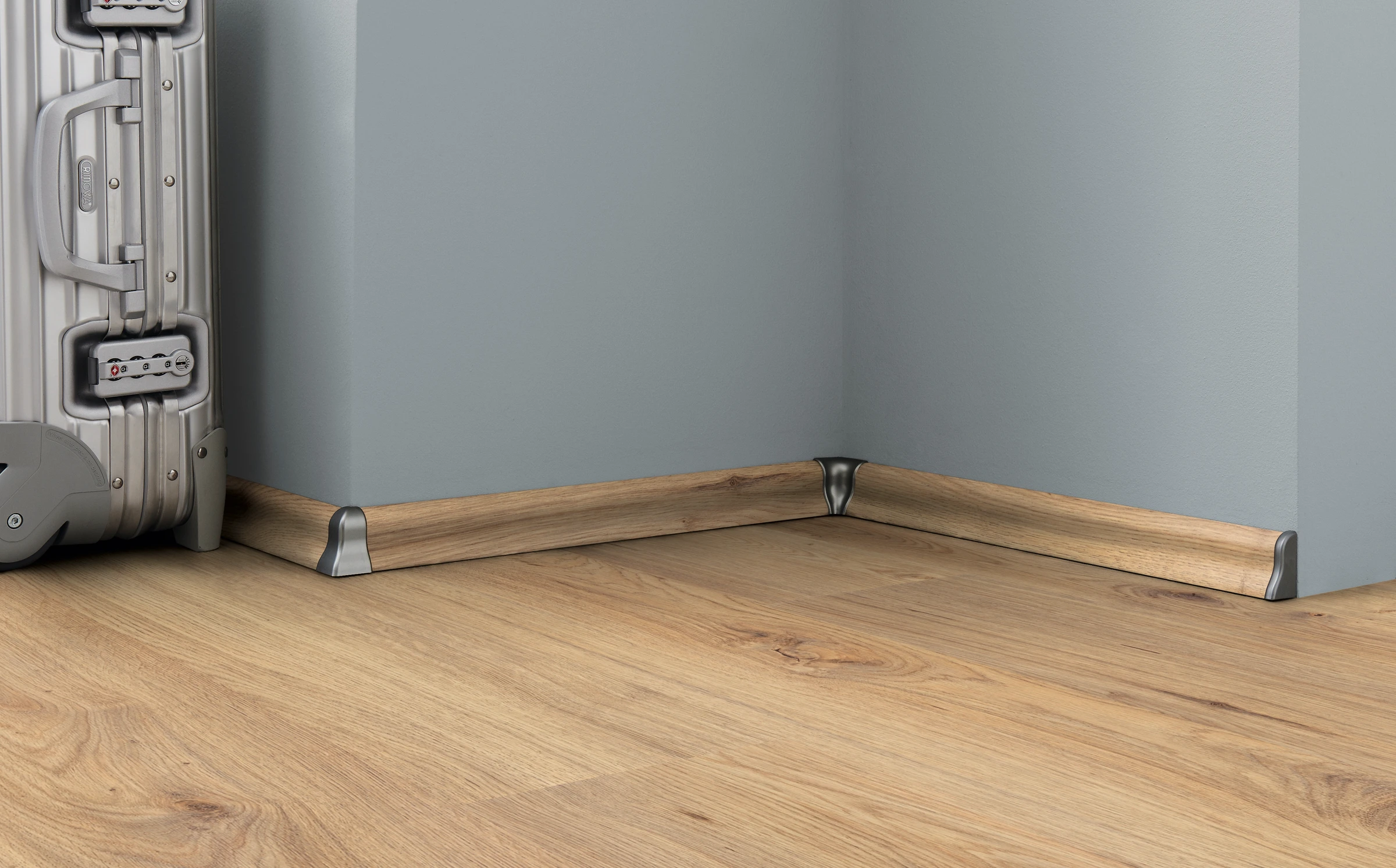 Sockelleiste 22x40x2400 mm