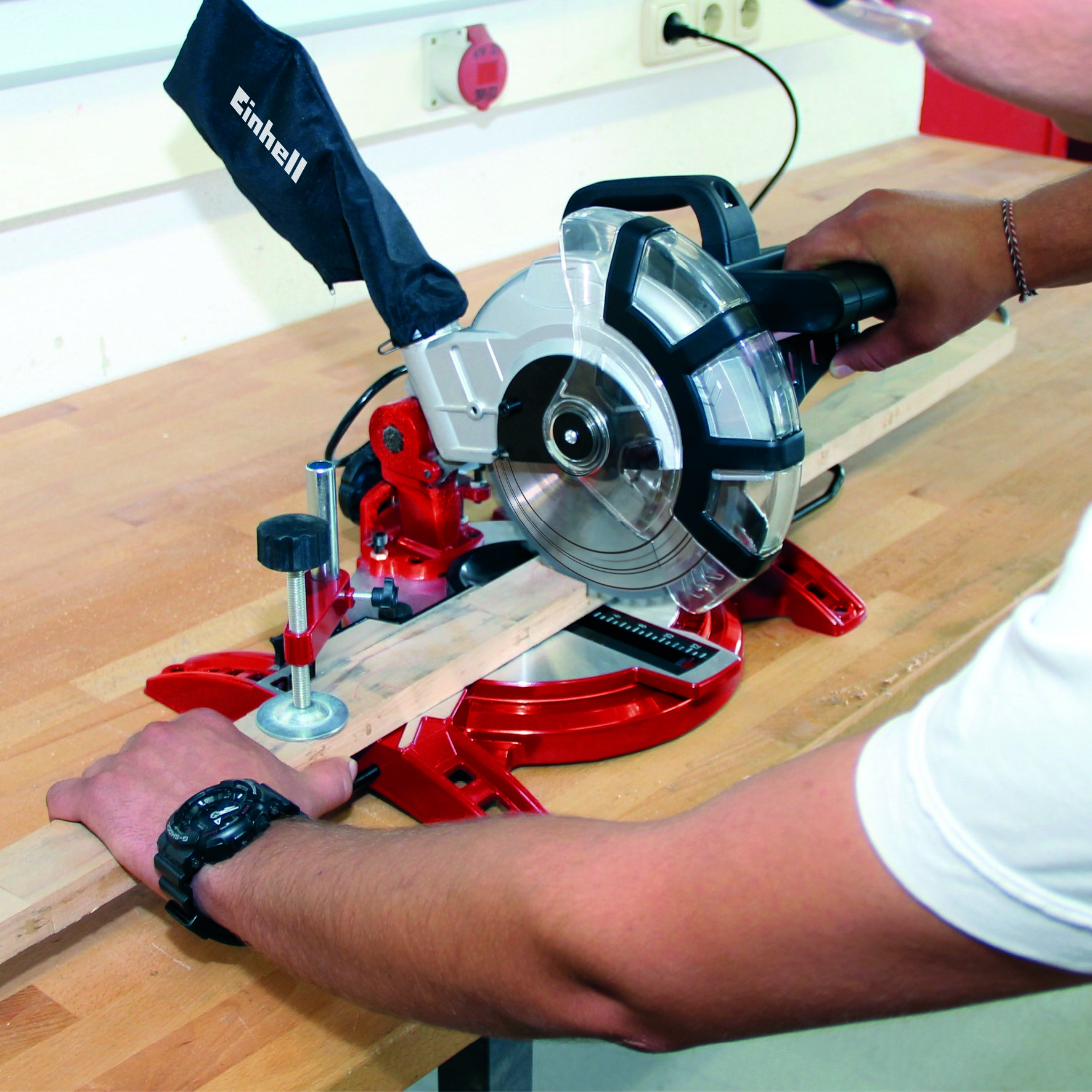 Einhell Classic TC-MS 2112 Kapp-Gehrungssäge