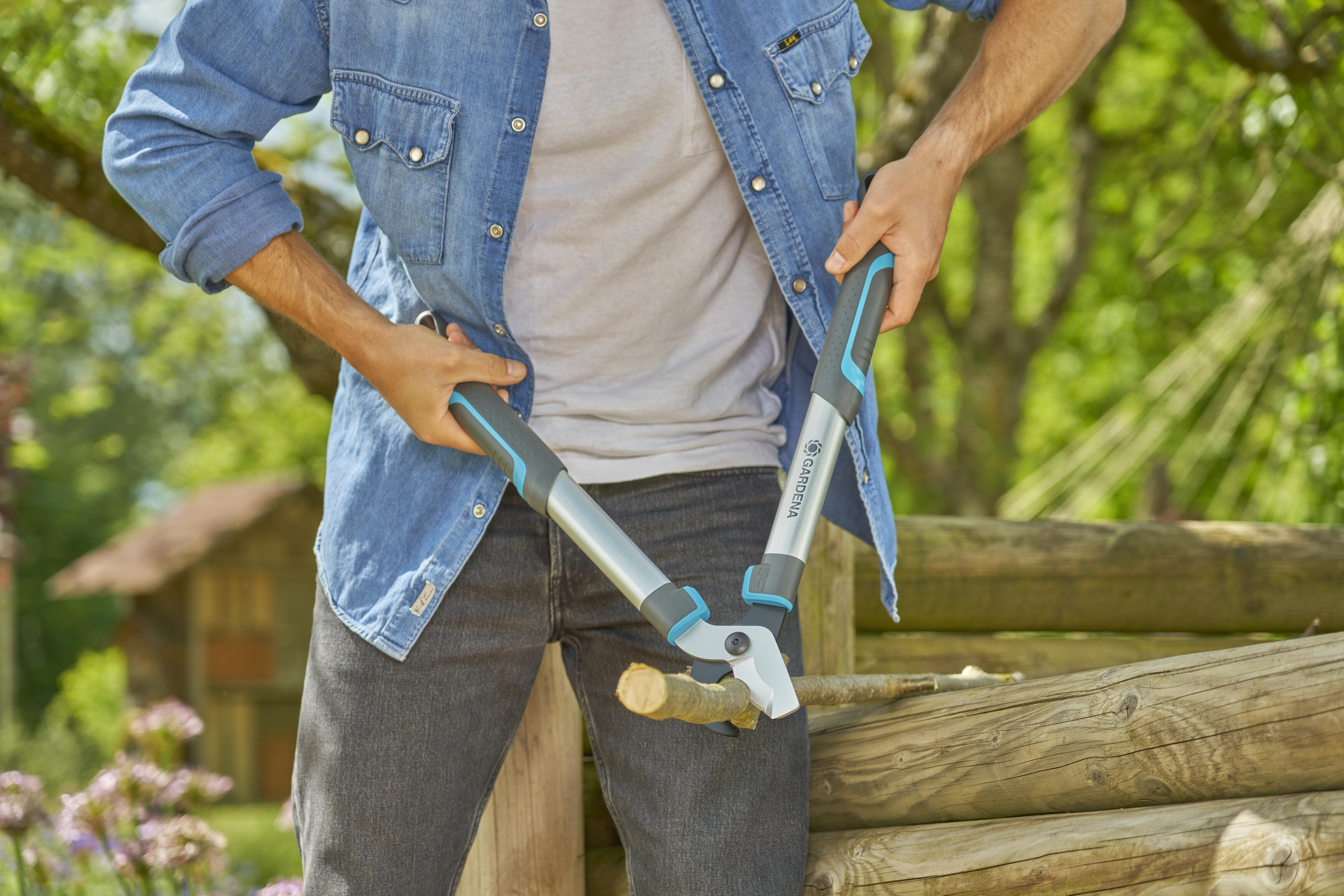 GARDENA Astschere EasyCut S, Bypass-Schneidprinzip, für frisches Holz