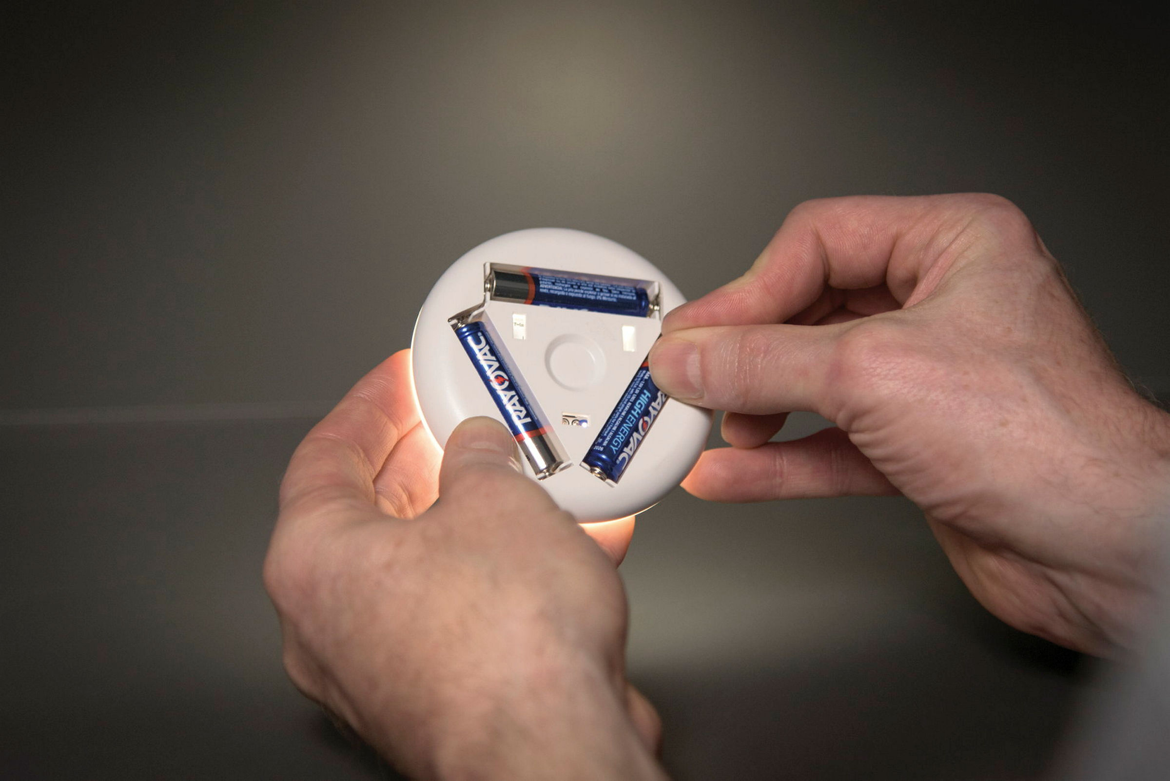 Flexibles Licht. Mit dem LED PUCK LIGHT MB800 Sensor benötigen Sie keinen S