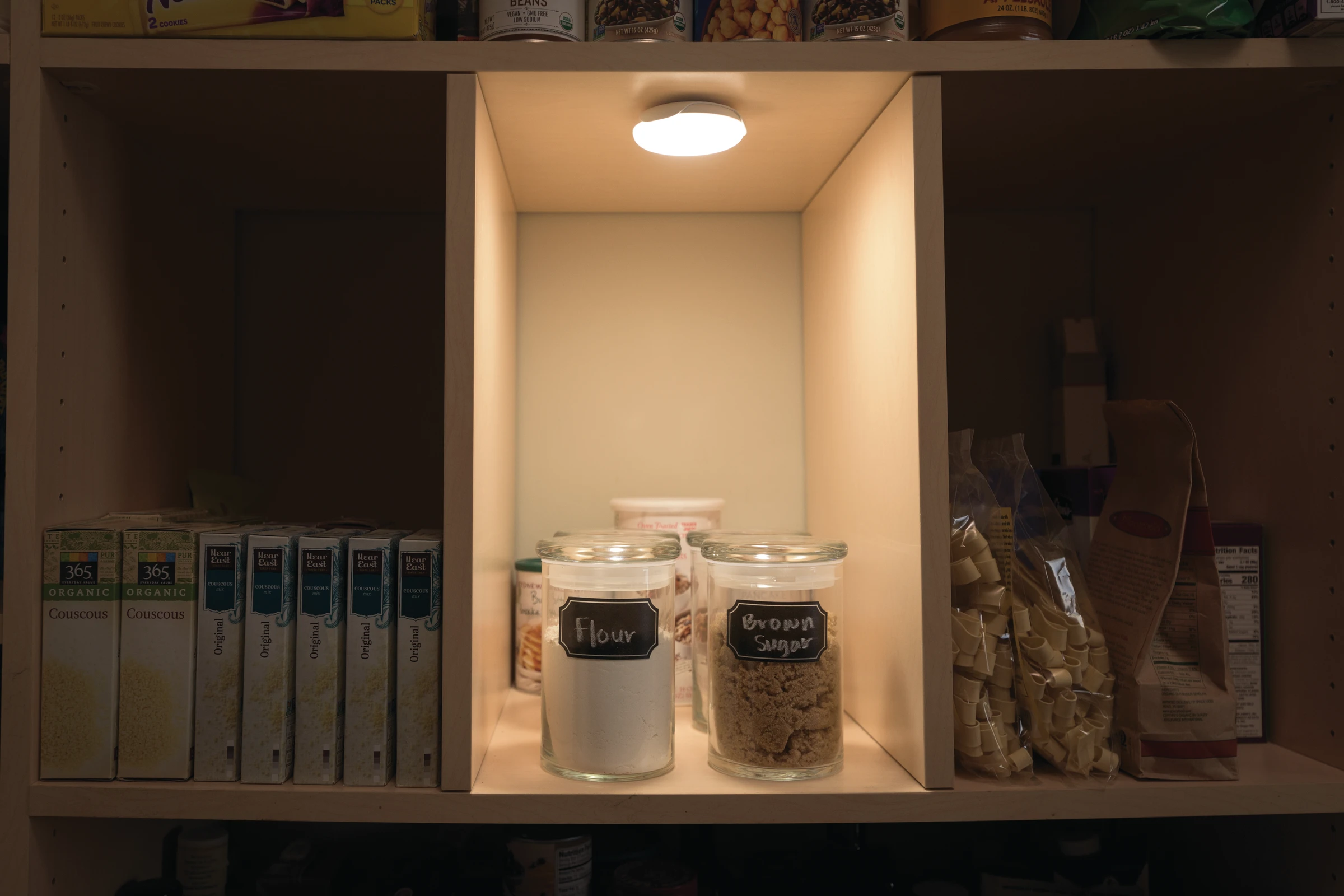 Flexibles Licht. Mit dem LED PUCK LIGHT MB800 Sensor benötigen Sie keinen S
