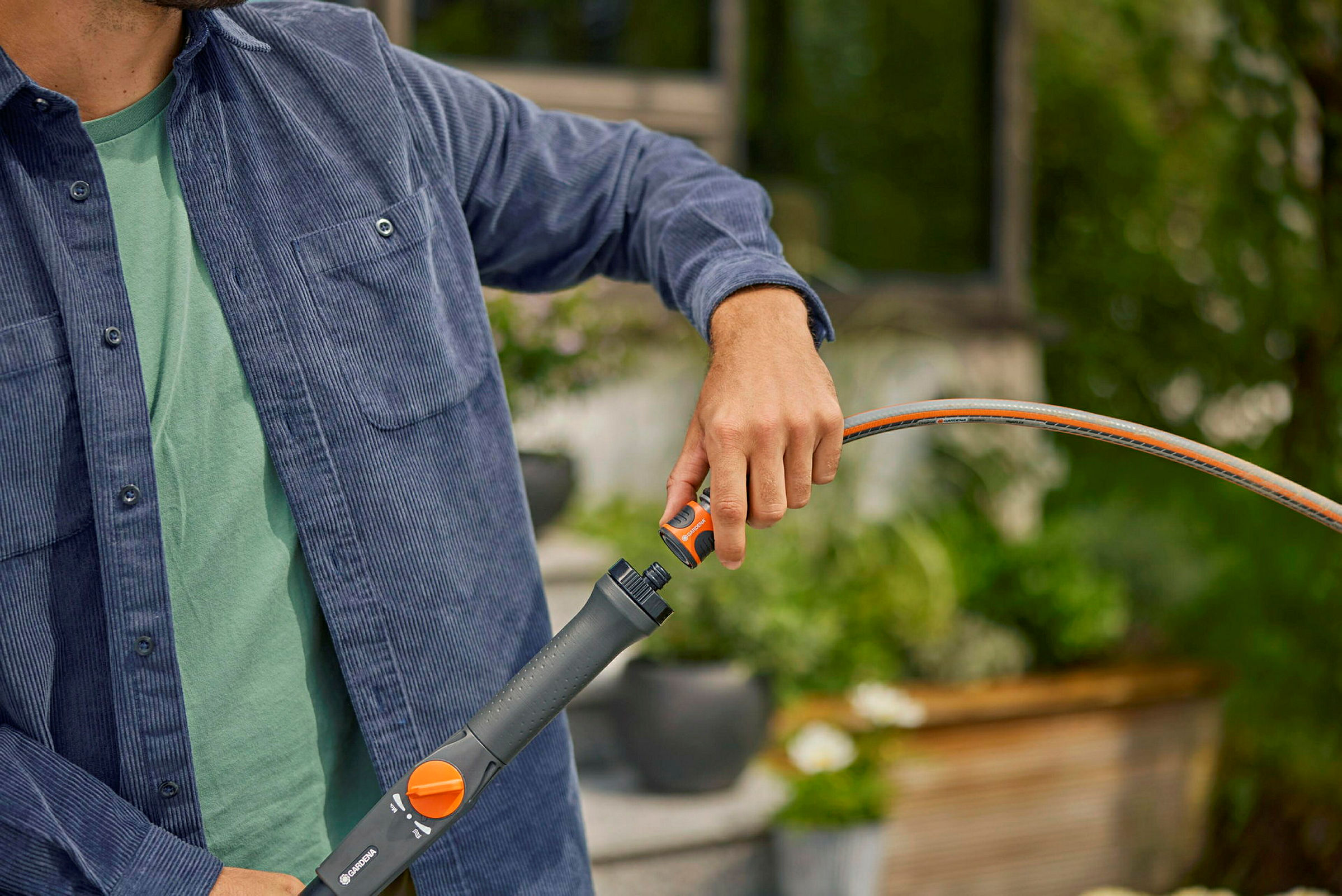 GARDENA Cleansystem Teleskop - Stiel M-XL, wasserführend für fernere Fläche