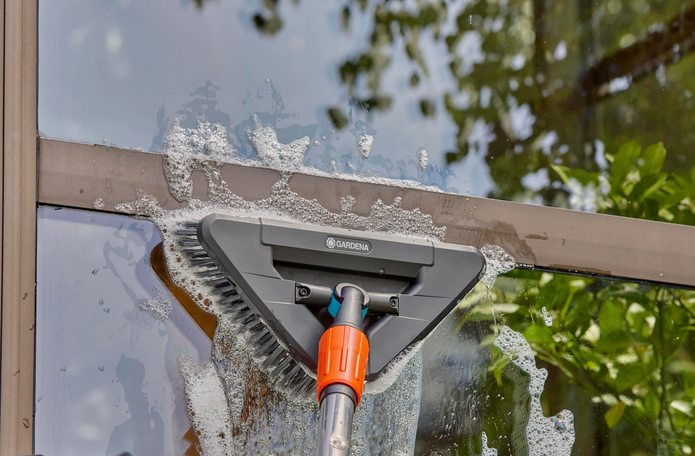 GARDENA Cleansystem Stielbürste soft flex, Bürste für größere, empfindliche