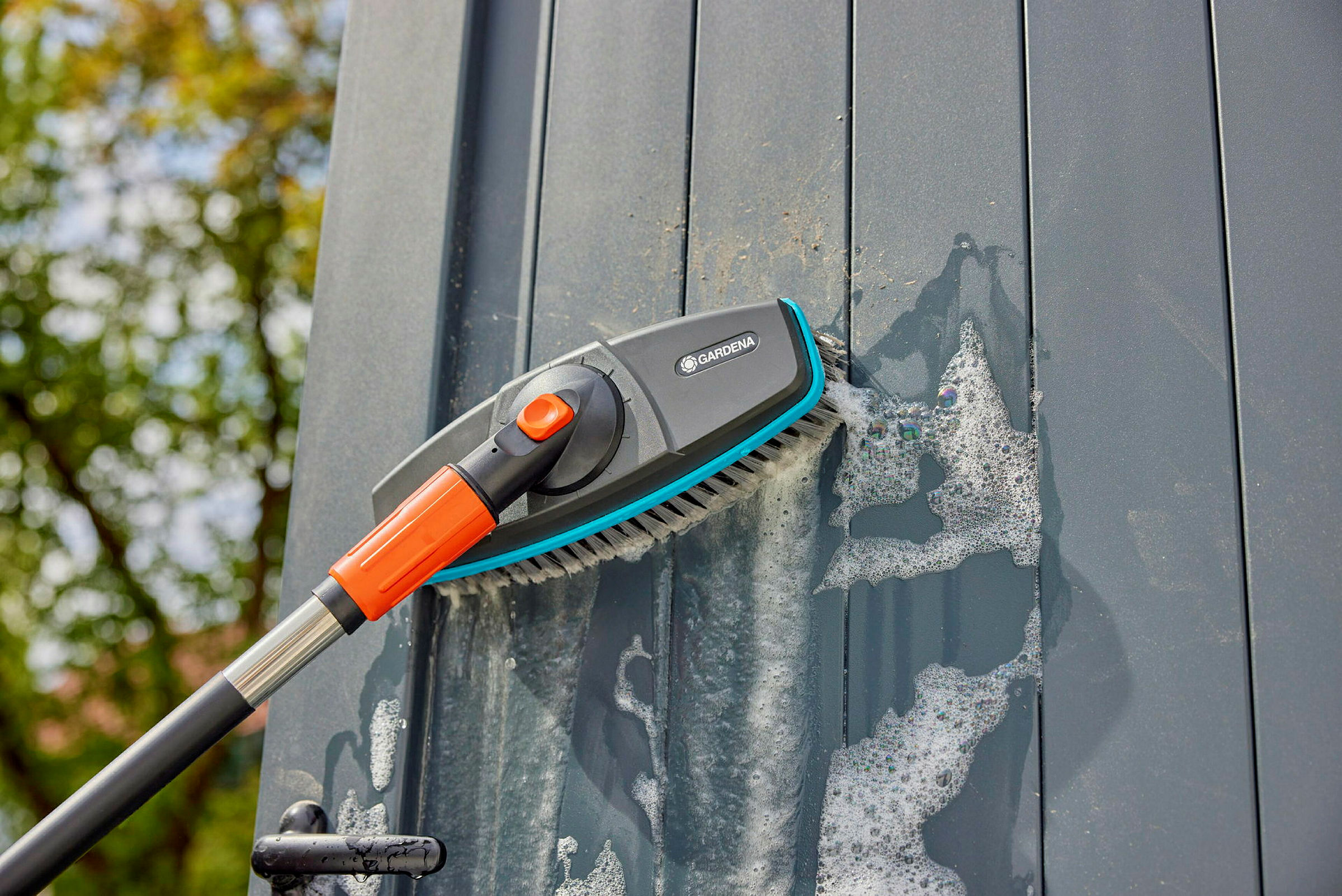 GARDENA Cleansystem Stielbürste soft, Bürste für größere, empfindliche Fläc