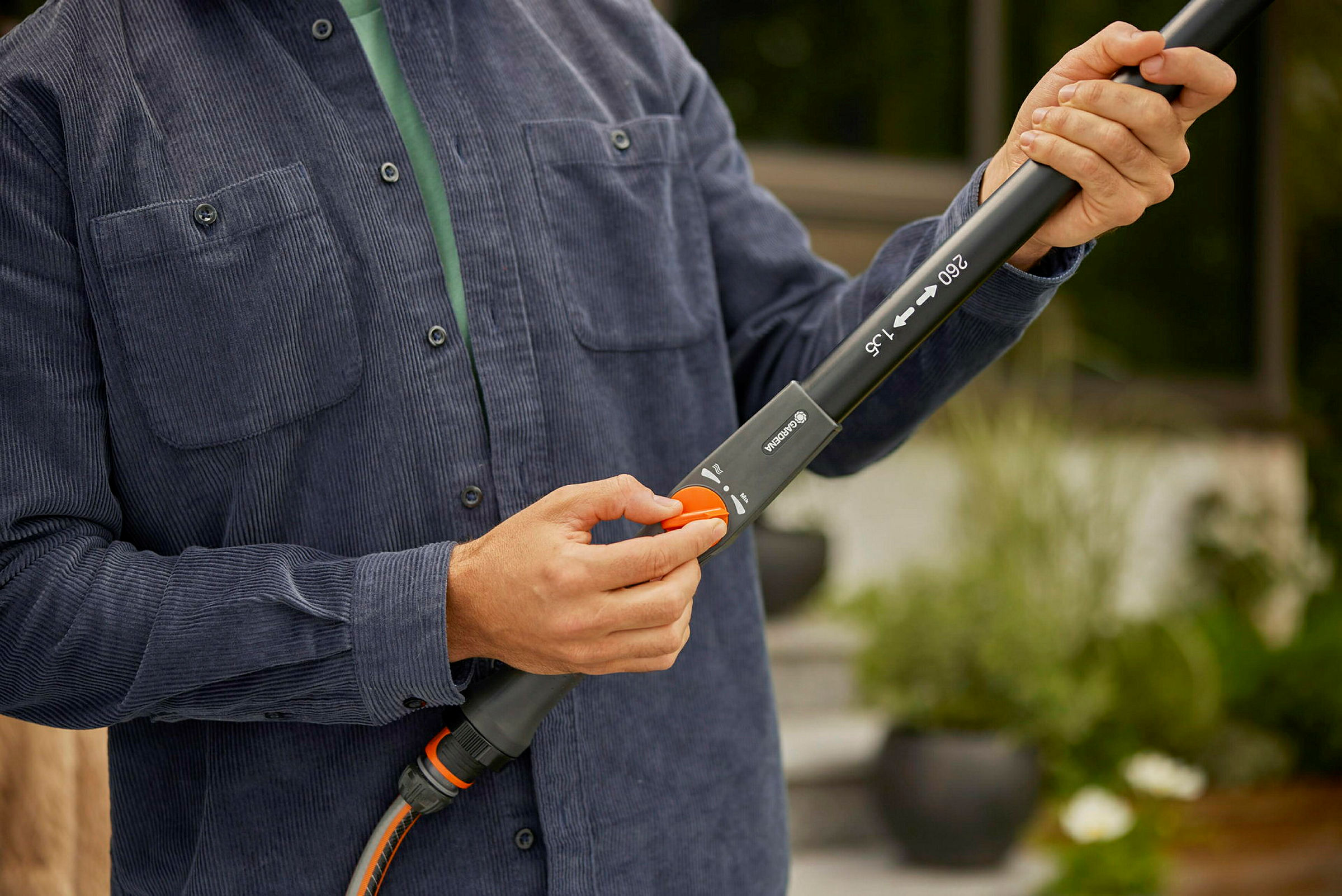 GARDENA Cleansystem Teleskop - Stiel M-XL, wasserführend für fernere Fläche