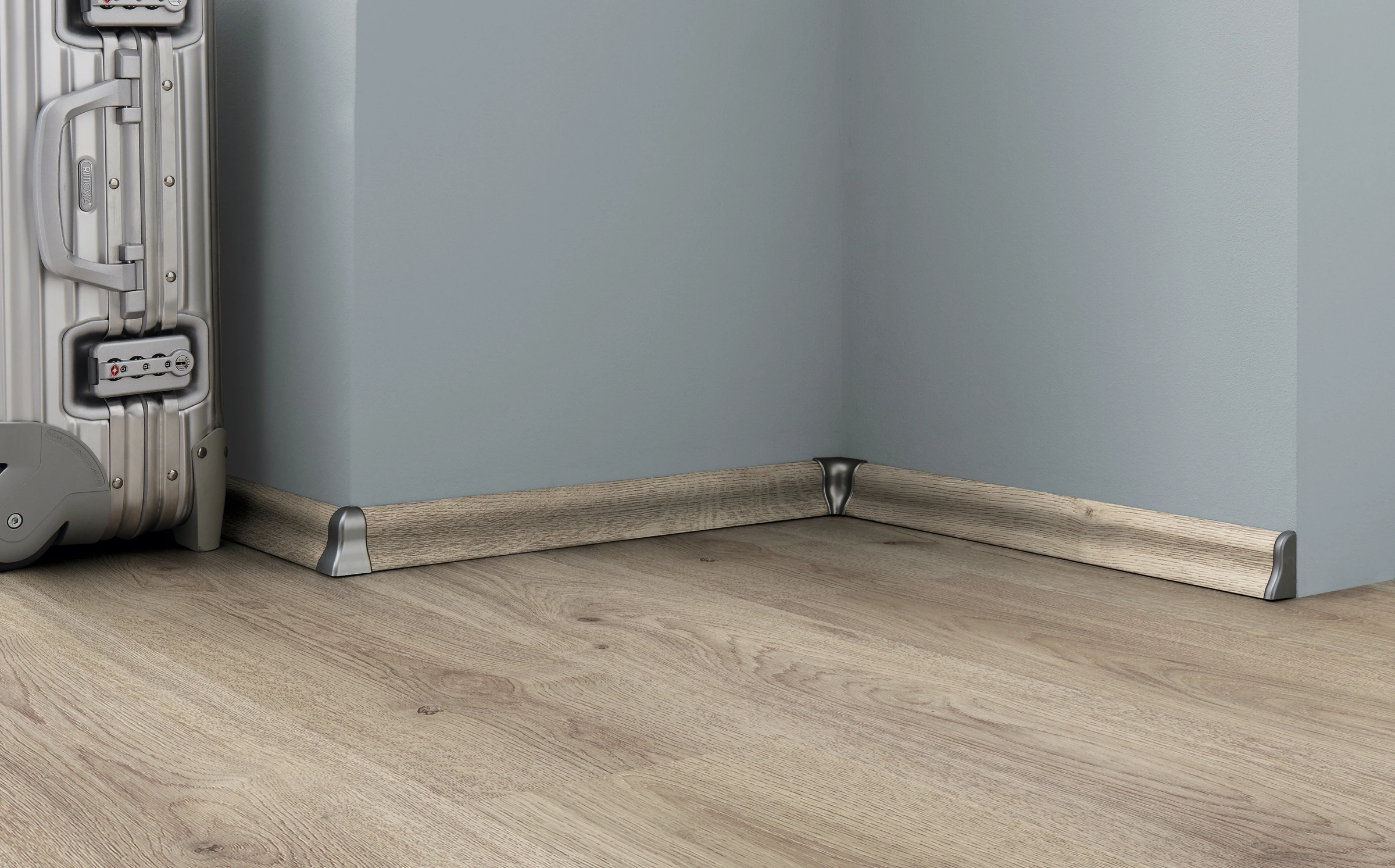 Sockelleiste 22x40x2400 mm