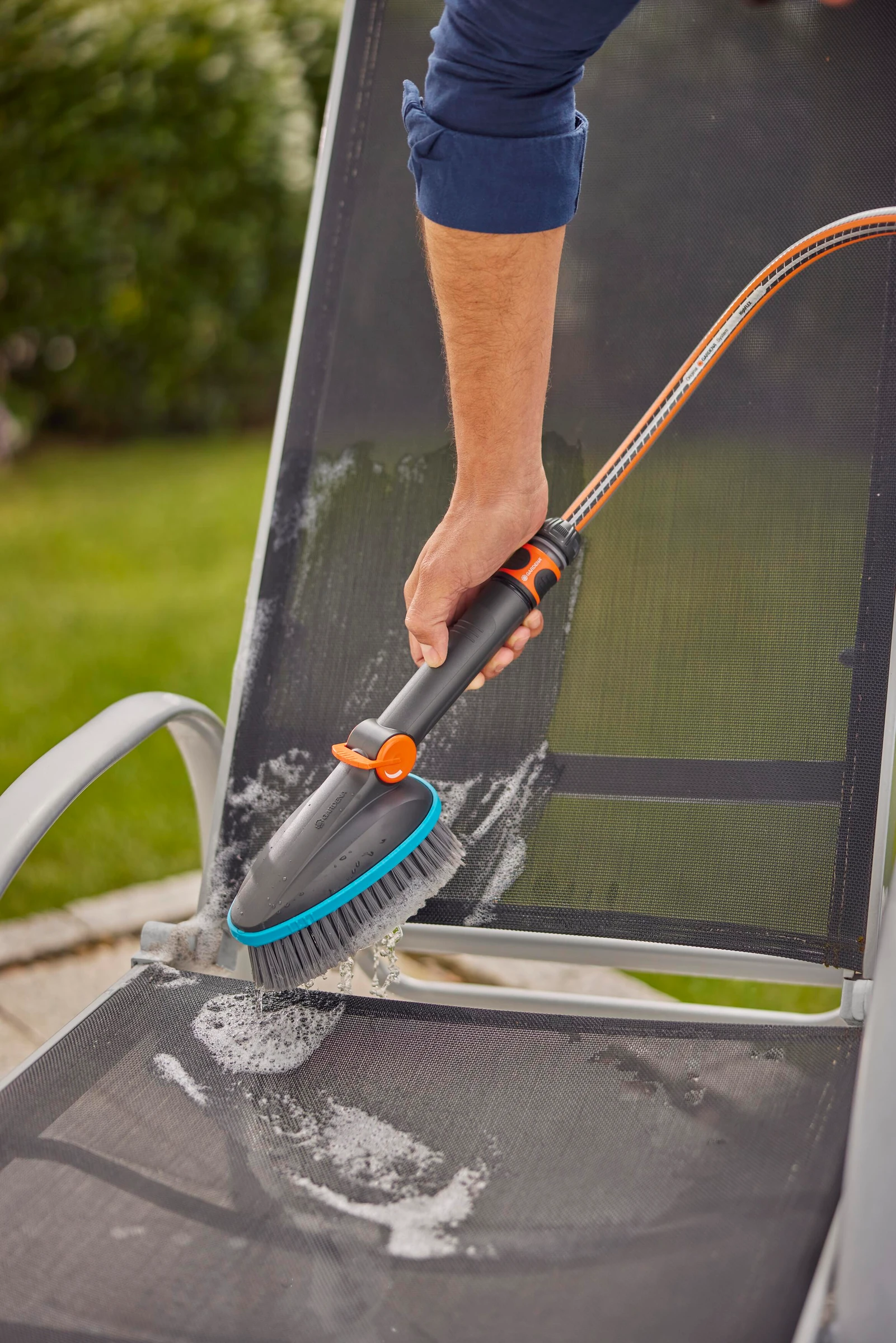 GARDENA Cleansystem Handbürste M soft, mit Schlauchanschluss, für kleinere