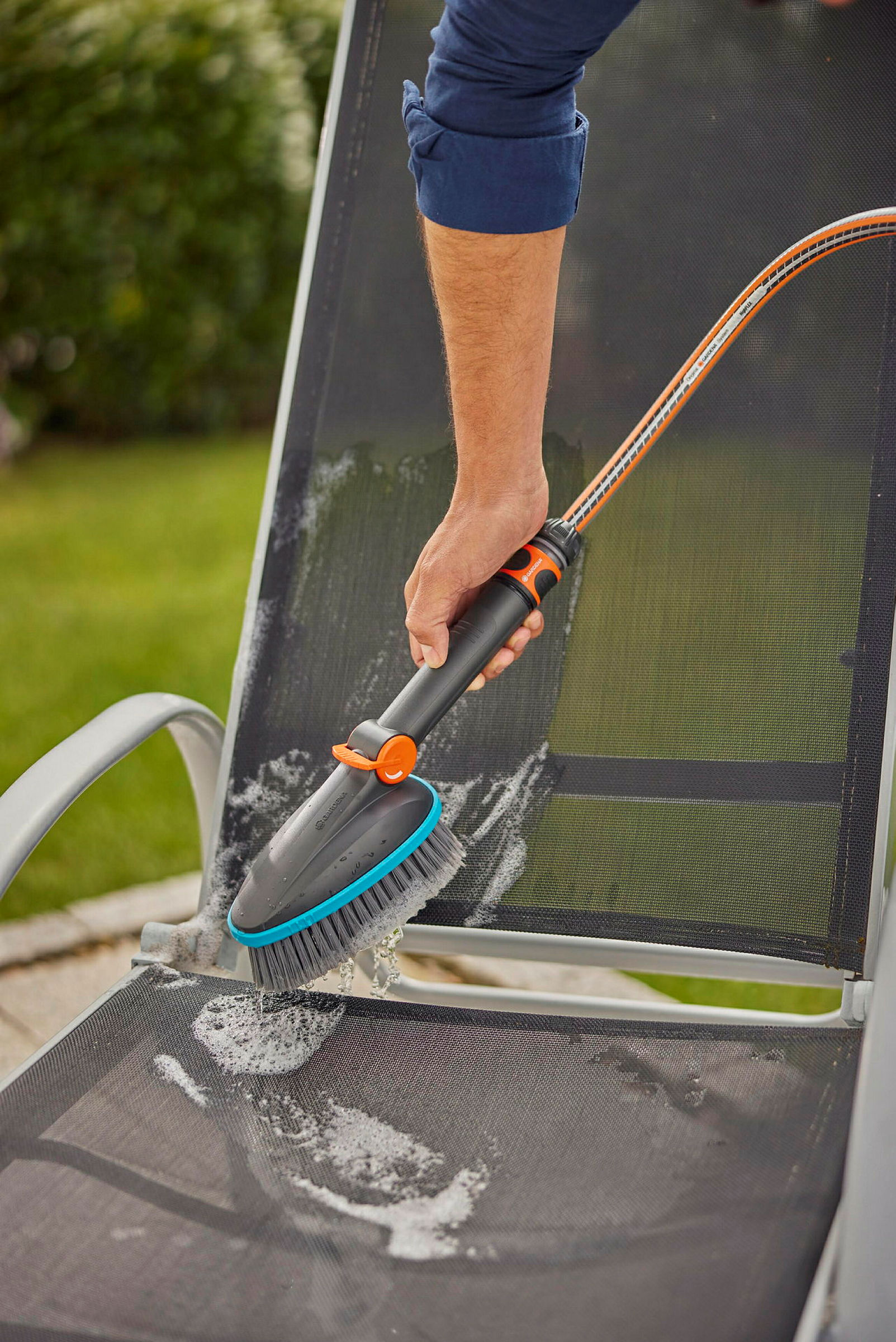 GARDENA Cleansystem Handbürste M soft, mit Schlauchanschluss, für kleinere