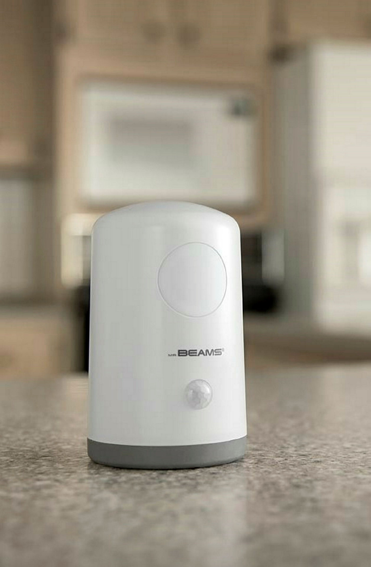 Das portable weiße LED Nachtlicht MB750 von Mr Beams ist batteriebetrieben